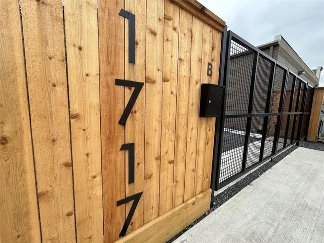 1717 Airline Drive B, Houston, TX 77009