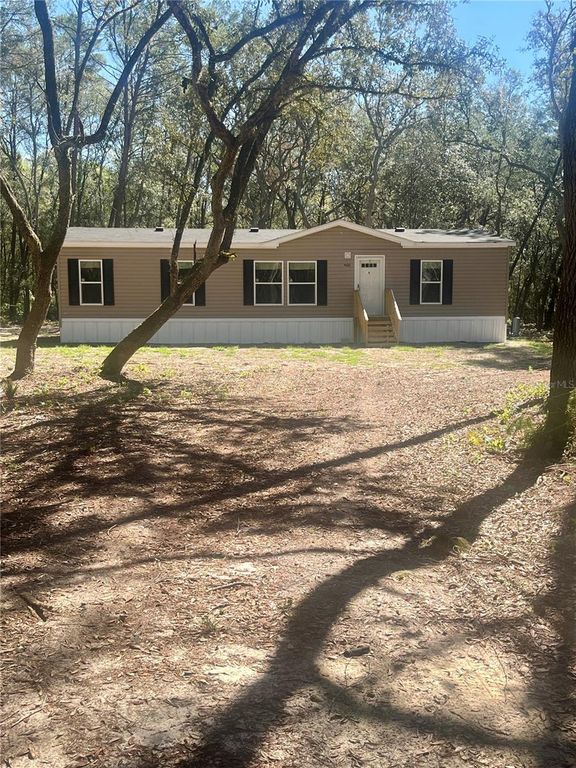 Image 1 of property listing at 400 S HOLLY AVENUE, Florahome, FL 32140
