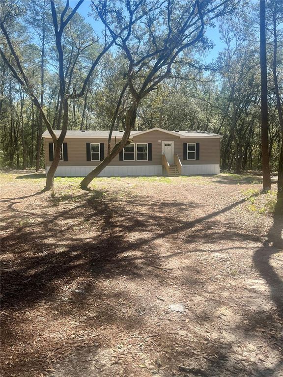 Image 2 of property listing at 400 S HOLLY AVENUE, Florahome, FL 32140