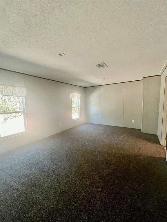 Image 12 of property listing at 400 S HOLLY AVENUE, Florahome, FL 32140