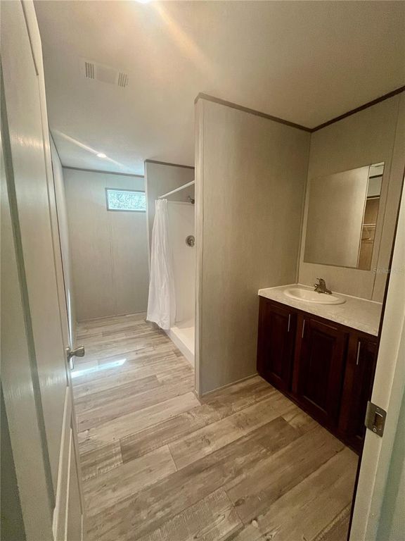 Image 15 of property listing at 400 S HOLLY AVENUE, Florahome, FL 32140