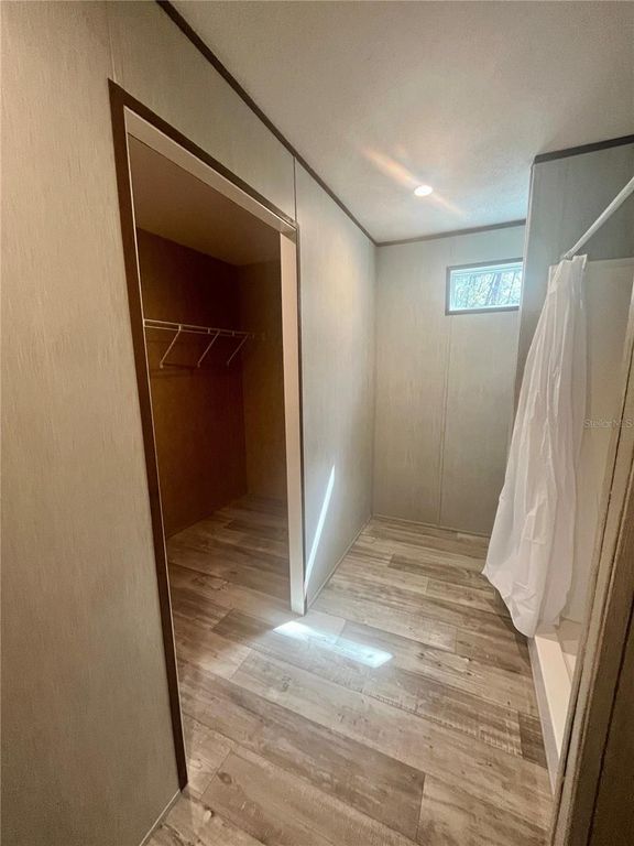 Image 16 of property listing at 400 S HOLLY AVENUE, Florahome, FL 32140