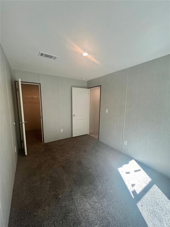 Image 22 of property listing at 400 S HOLLY AVENUE, Florahome, FL 32140