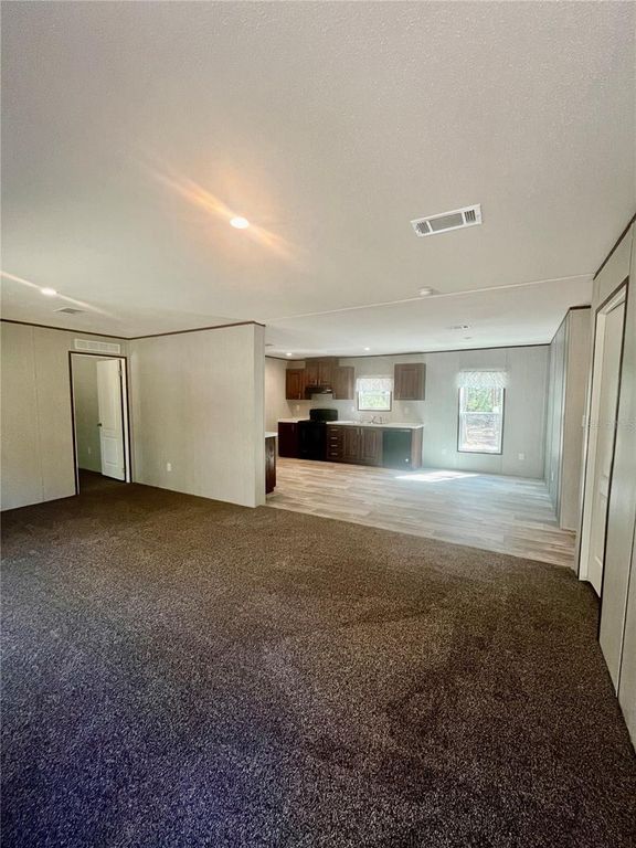 Image 5 of property listing at 400 S HOLLY AVENUE, Florahome, FL 32140