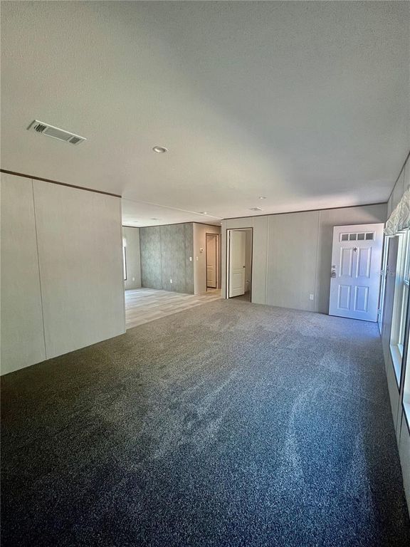 Image 6 of property listing at 400 S HOLLY AVENUE, Florahome, FL 32140