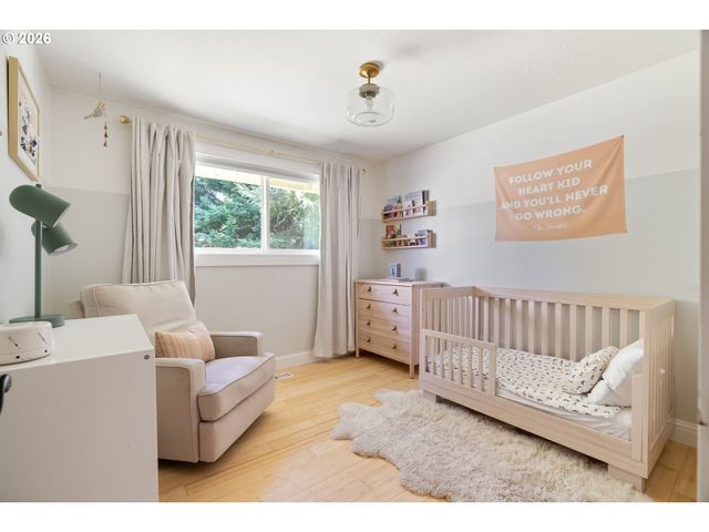 3850 CEDAROAK Dr, West Linn, OR 97068