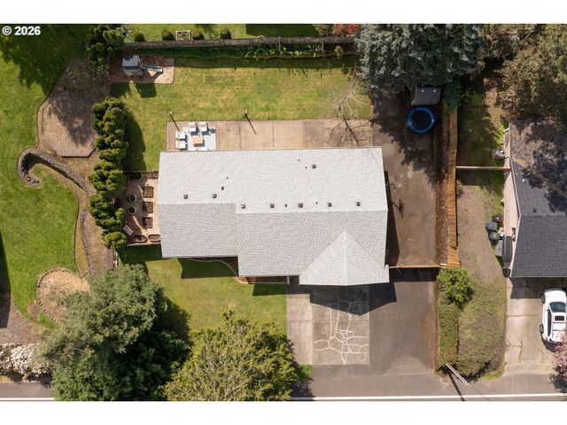 3850 CEDAROAK Dr, West Linn, OR 97068