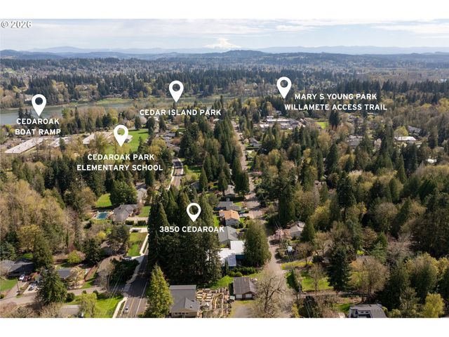 3850 CEDAROAK Dr, West Linn, OR 97068