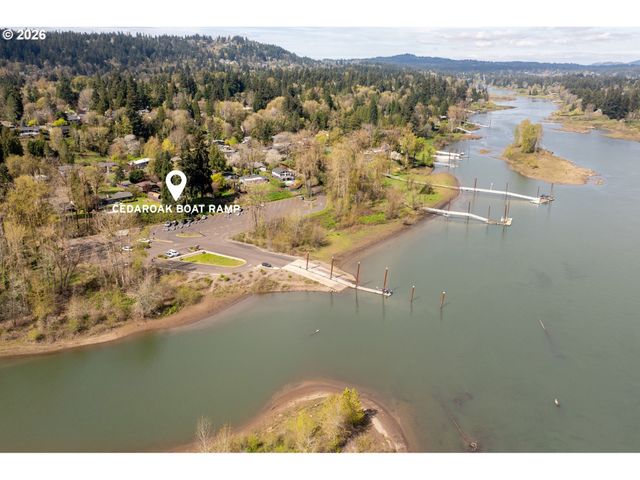 3850 CEDAROAK Dr, West Linn, OR 97068