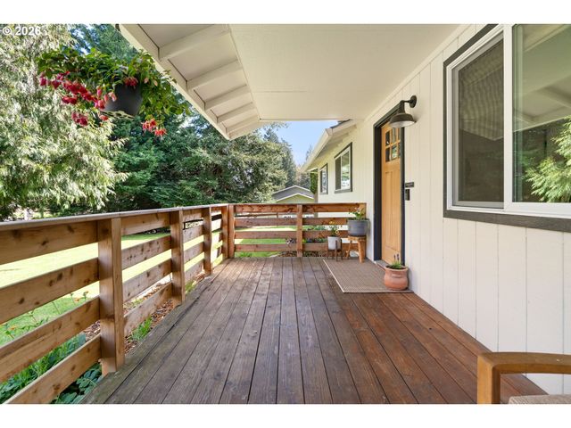 3850 CEDAROAK Dr, West Linn, OR 97068