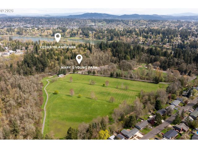 3850 CEDAROAK Dr, West Linn, OR 97068