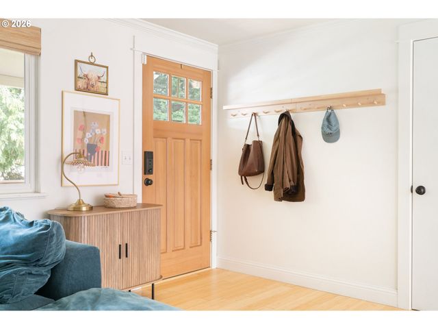 3850 CEDAROAK Dr, West Linn, OR 97068