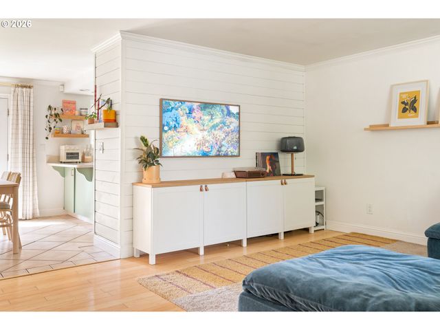 3850 CEDAROAK Dr, West Linn, OR 97068