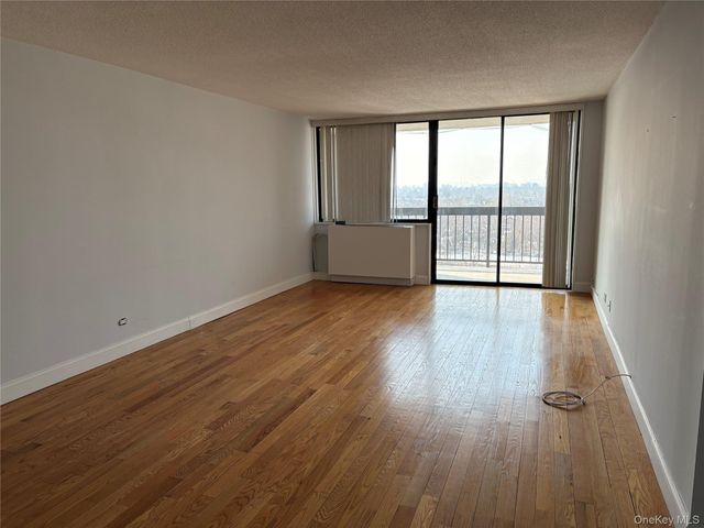 1 Bay Club Drive 19B, Bayside, NY 11360