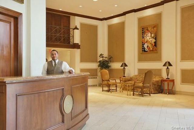 1 Bay Club Drive 19B, Bayside, NY 11360