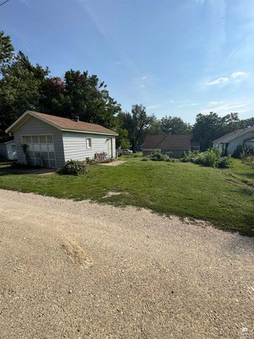 509 Chestnut Street, Wamego, KS 66547