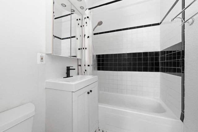 4 Lexington Ave Apt 2N, New York City, NY 10010