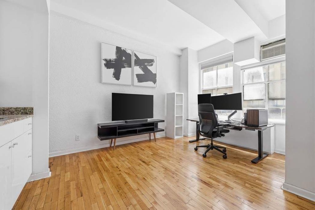 4 Lexington Ave Apt 2N, New York City, NY 10010