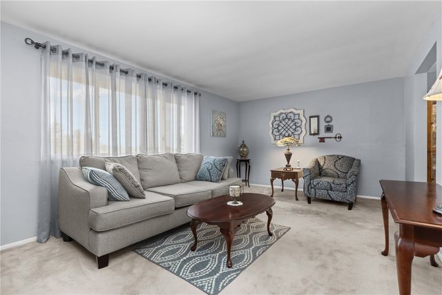 125 Greenwood Dr, North Strabane, PA 15317