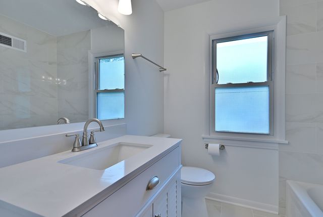 1001 S Edgewood Avenue, Lombard, IL 60148