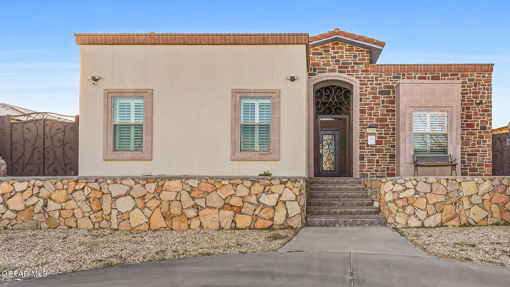 2709 N COPIA Street, El Paso, TX 79930