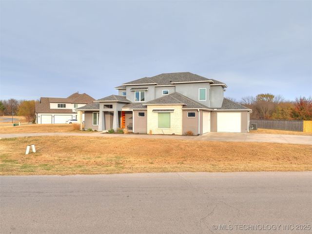 17243 S 21st East Avenue, Mounds, OK 74047