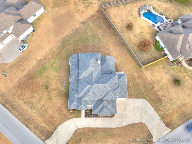 17243 S 21st East Avenue, Mounds, OK 74047