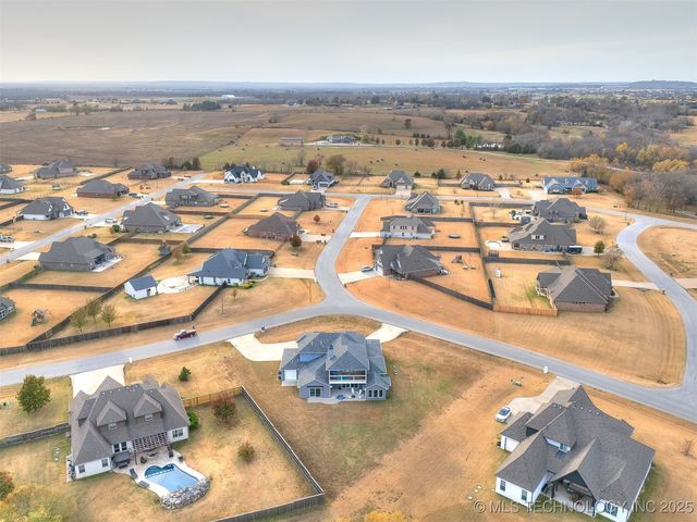 17243 S 21st East Avenue, Mounds, OK 74047