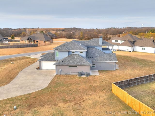 17243 S 21st East Avenue, Mounds, OK 74047