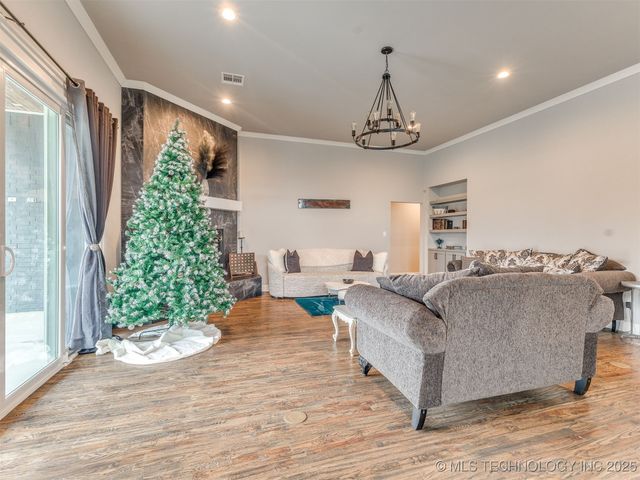 17243 S 21st East Avenue, Mounds, OK 74047