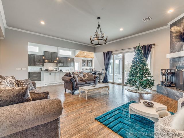 17243 S 21st East Avenue, Mounds, OK 74047