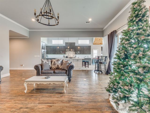 17243 S 21st East Avenue, Mounds, OK 74047