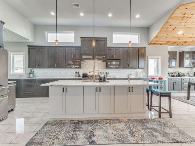 17243 S 21st East Avenue, Mounds, OK 74047