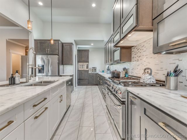 17243 S 21st East Avenue, Mounds, OK 74047