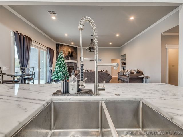 17243 S 21st East Avenue, Mounds, OK 74047