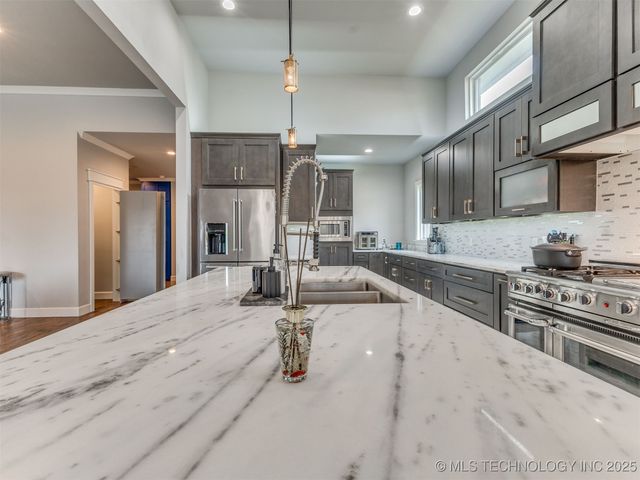 17243 S 21st East Avenue, Mounds, OK 74047