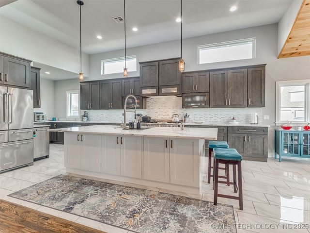 17243 S 21st East Avenue, Mounds, OK 74047