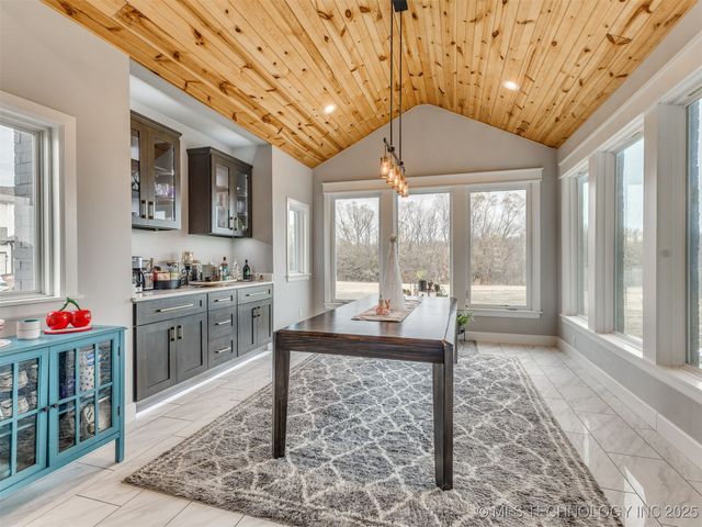 17243 S 21st East Avenue, Mounds, OK 74047