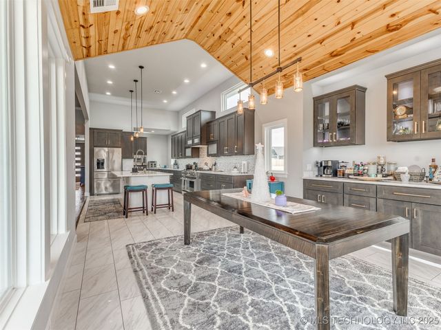 17243 S 21st East Avenue, Mounds, OK 74047