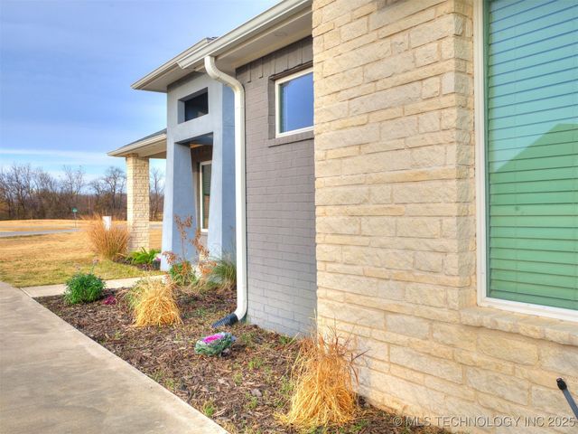 17243 S 21st East Avenue, Mounds, OK 74047