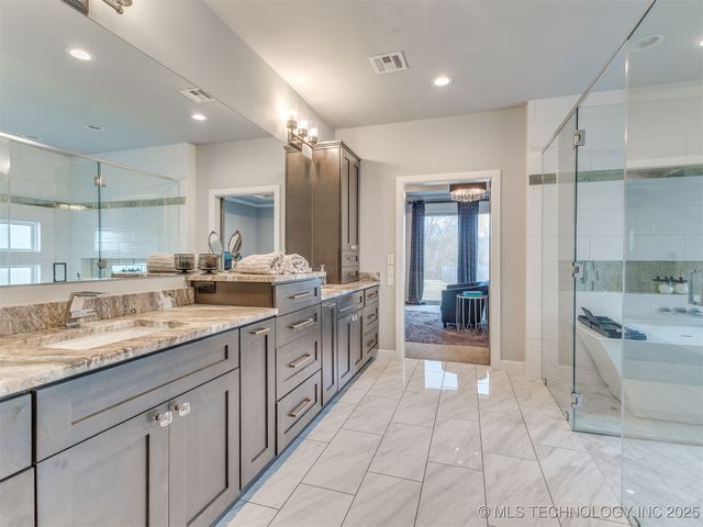 17243 S 21st East Avenue, Mounds, OK 74047