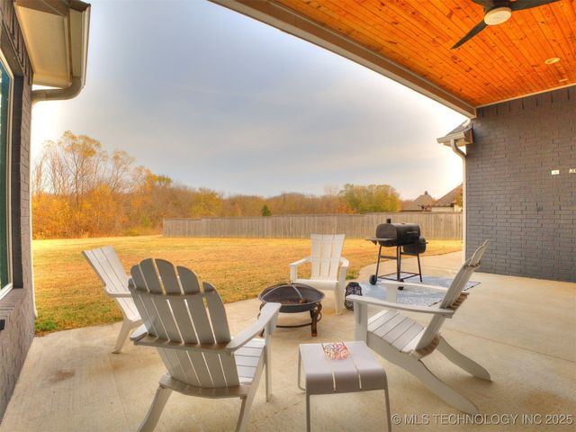 17243 S 21st East Avenue, Mounds, OK 74047