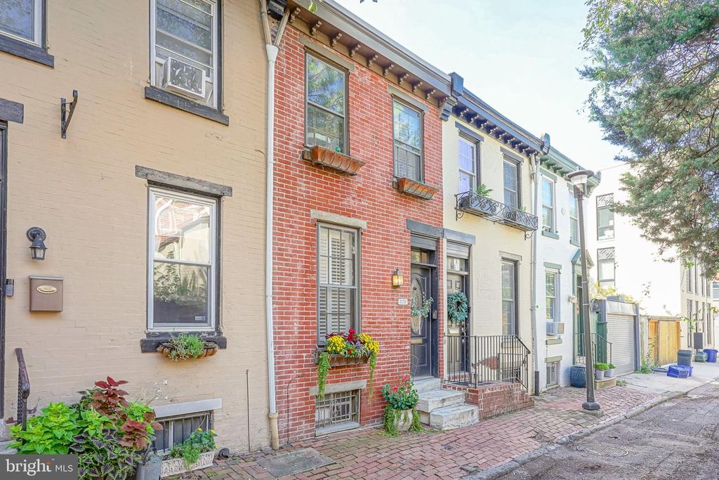 2220 MANNING ST, Philadelphia, PA 19103