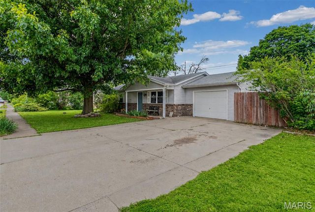 429 Orchard Court, Troy, IL 62294