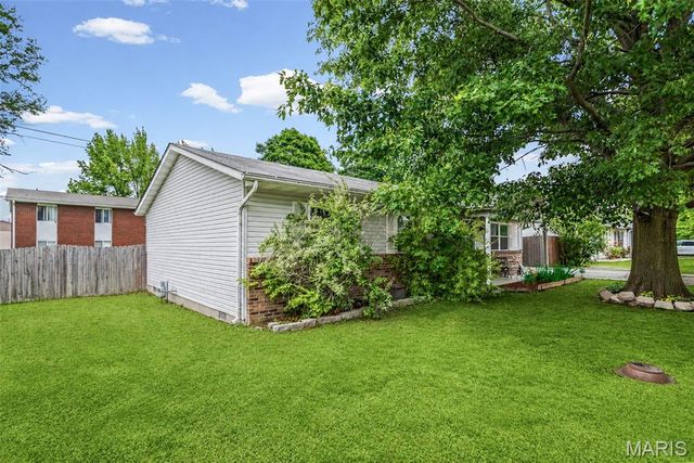 429 Orchard Court, Troy, IL 62294
