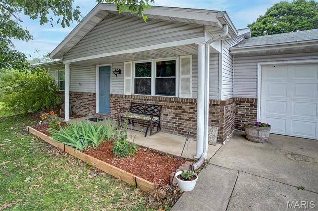 429 Orchard Court, Troy, IL 62294