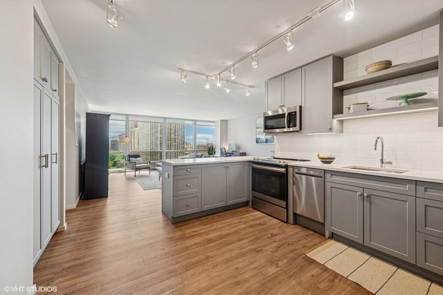 340 W Diversey Parkway 1617, Chicago, IL 60657