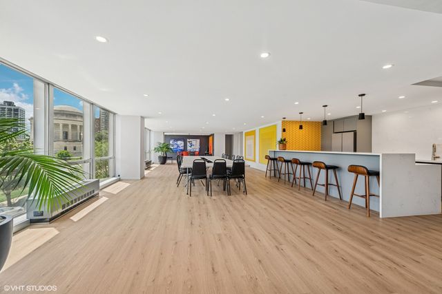 340 W Diversey Parkway 1617, Chicago, IL 60657