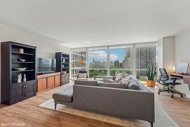 340 W Diversey Parkway 1617, Chicago, IL 60657