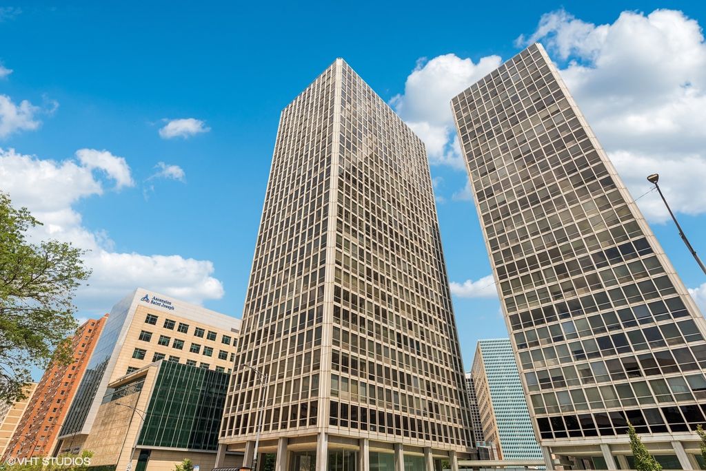 340 W Diversey Parkway 1617, Chicago, IL 60657